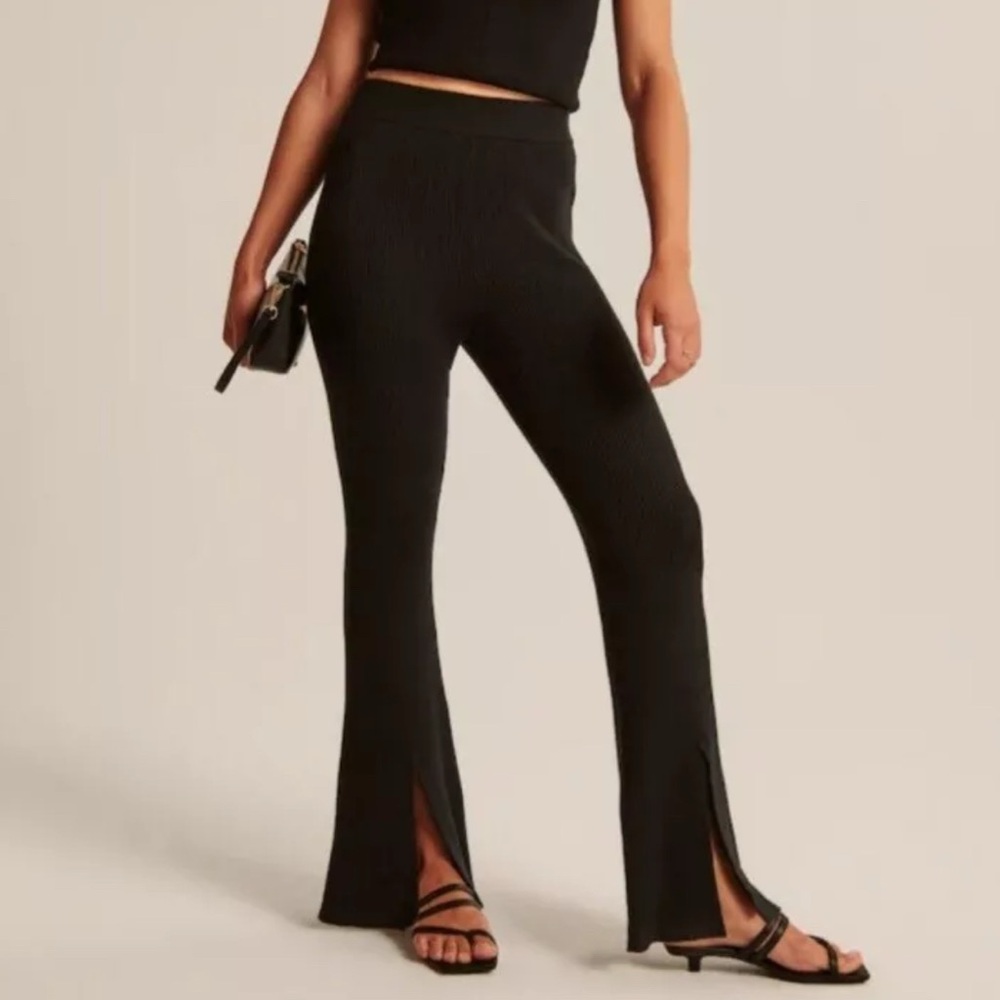 ABERCROMBIE & FITCH Ribbed Kick Flare High Rise Sweater Pants
